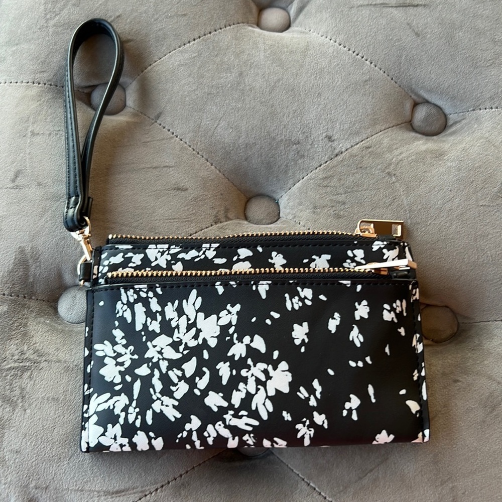 Small wristlet